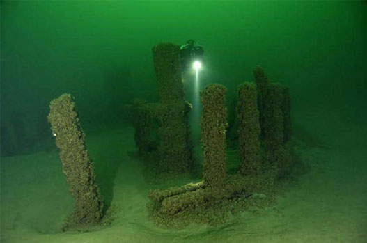 Stonehenge dưới lòng hồ Michigan, Mỹ