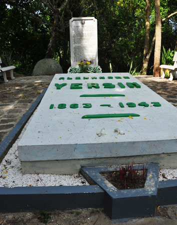 Ngôi mộ Yersin bình dị ở Suối Dầu (Cam Ranh, Khánh Hoà) - Ảnh: TĐ