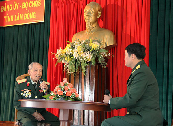  Thiếu tướng Phạm Văn Kha trong buổi giao lưu