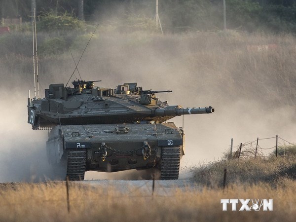 Xe tăng của Israel triển khai dọc khu vực biên giới phía nam Israel với Dải Gada ngày 8/7. (Nguồn: AFP/TTXVN)