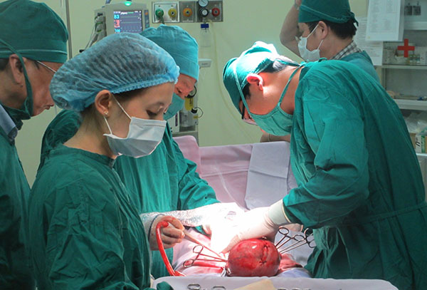 Bệnh viện Hoàn Mỹ phẫu thuật thành công ca u xơ tử cung thiếu máu nặng