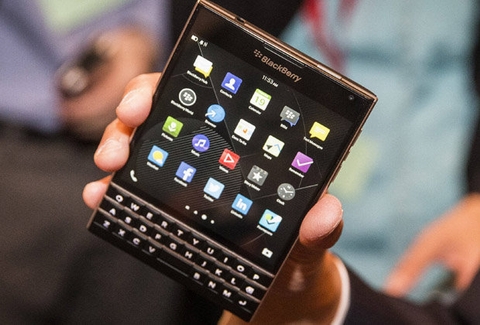 BlackBerry ra mắt smartphone màn hình vuông