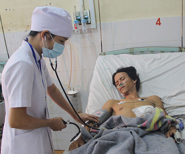 Anh Thạch Văn Hải đang được điều trị tại Bệnh viện II Lâm Đồng