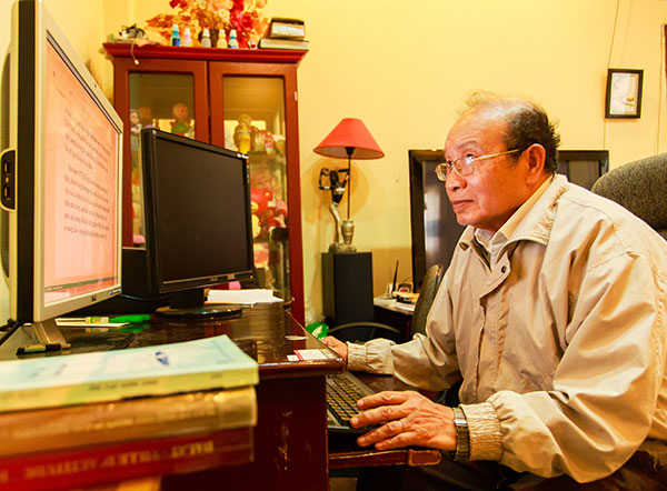 Ở tuổi 76, ông Nguyễn Hữu Tranh vẫn dành nhiều thời gian để nghiên cứu về Đà Lạt