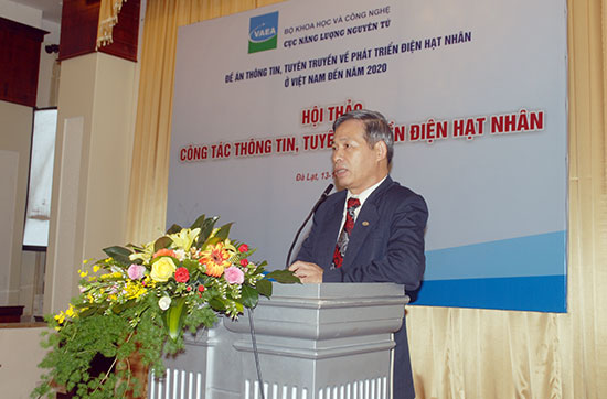 Ông Nguyễn Nhị Điền trình bày tại hội thảo