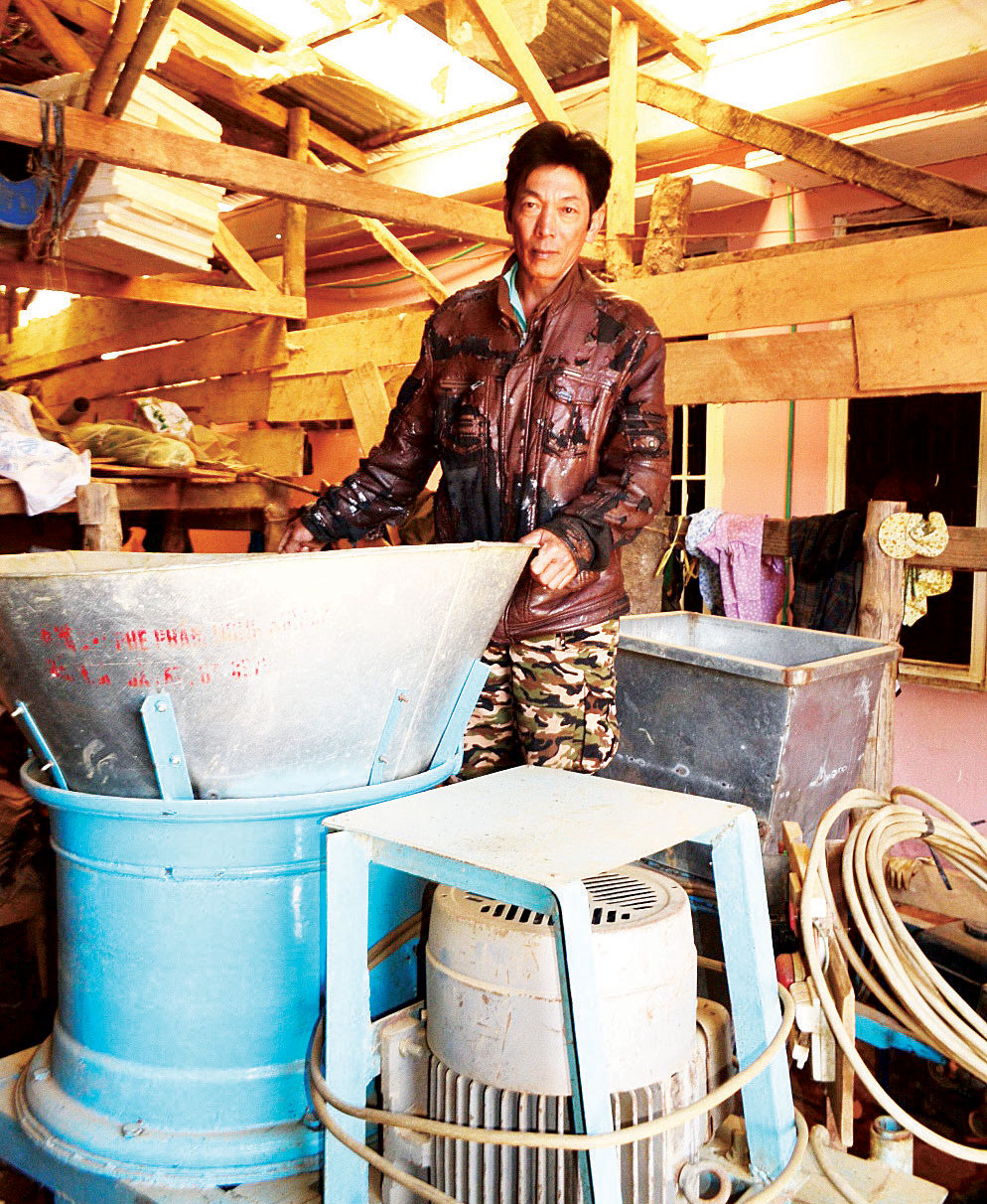 Sáng chế chiếc máy xay chế phẩm hữu cơ nông nghiệp của nông dân Vũ Đình Phúc (Đà Lạt) đã được vinh danh “Nhân tài đất Việt” năm 2014