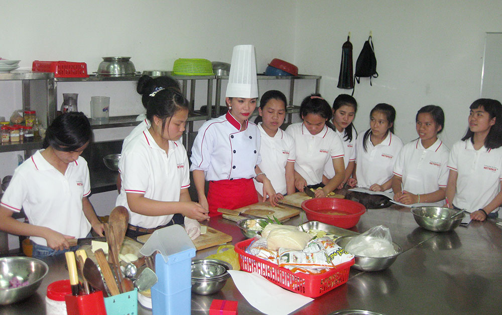 Lớp dạy nghề ẩm thực miễn phí cho 20 trẻ em của Làng SOS Đà Lạt