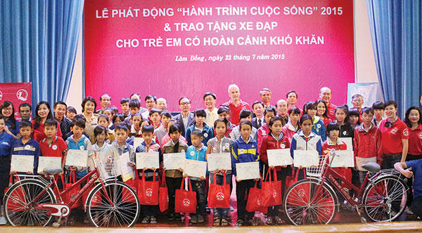 &quot;Hành trình cuộc sống&quot; đến với trẻ em nghèo tỉnh Lâm Đồng