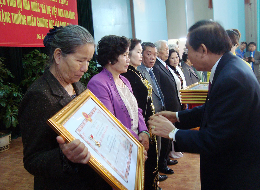 Truy tặng danh hiệu cao quý cho 12 mẹ VNAH của TP Đà Lạt