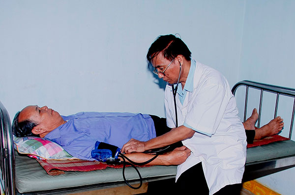 Đạ Huoai: Hơn 40 NNCĐDC được khám bệnh, phát thuốc miễn phí