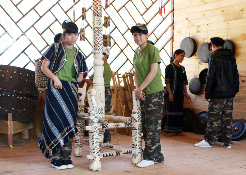 Người dân tộc thiểu số huyện Lạc Dương được thu hút vào hoạt động du lịch cộng đồng tại Vườn quốc gia Bidoup Núi Bà