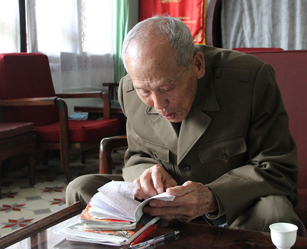 Những cuốn sổ ghi chép về đồng đội của Thiếu tướng Phạm Văn Kha ngày một nhiều lên
