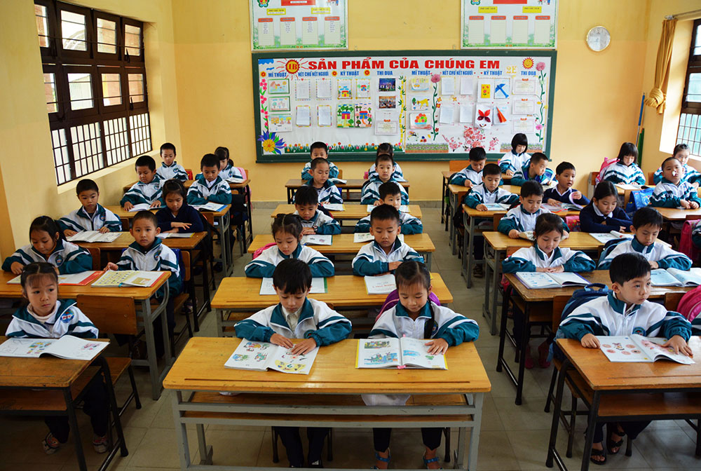 Tiết học đầu tiên của học sinh lớp 1 Trường Tiểu học Phan Như Thạch - Đà Lạt