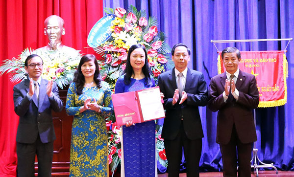 Ngành Giáo dục Lâm Đồng được Bộ Giáo dục tặng Cờ thi đua