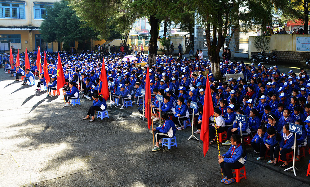 Học sinh trường Tiểu học Nguyễn Trãi Đà Lạt khai giảng năm học mới. Ảnh: Văn Báu
