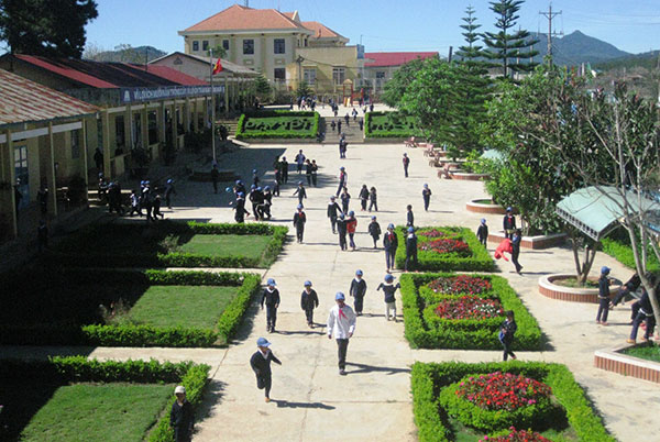  Là trường vùng sâu, vùng xa nhưng Trường Tiểu học Đạ Nhim (xã Đạ Nhim) là một trong những trường đạt chuẩn quốc gia đầu tiên của huyện Lạc Dương