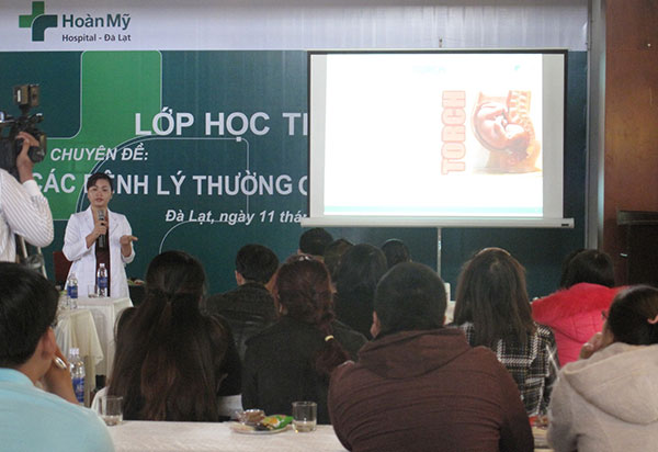 BSCK I Nguyễn Thị Hồng Hạnh nói chuyện chuyên đề về các bệnh lý thường gặp trong thai kỳ