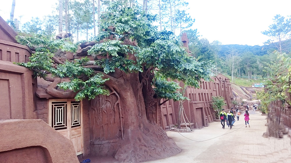 Đường hầm điêu khắc tại Khu du lịch Dalat Star hấp dẫn du khách trong thời gian qua