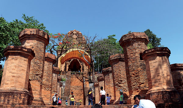 Tháp Bà Ponagar - một quần thể kiến trúc tín ngưỡng thuộc loại lớn nhất trong hệ thống đền tháp Chămpa tại Việt Nam