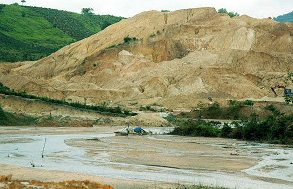 Khẩn trương xử lý khai thác khoáng sản trái phép ở Bảo Lộc