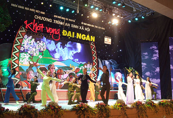Nghệ thuật múa Việt Nam 70 năm gắn bó, đồng hành và thủy chung với cách mạng