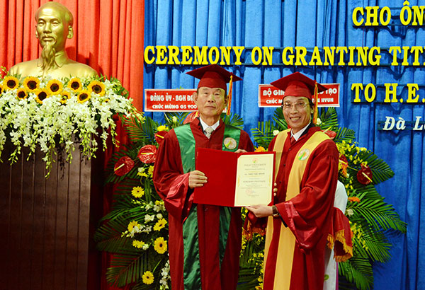 Đại học Đà Lạt trao tặng danh hiệu giáo sư danh dự đầu tiên