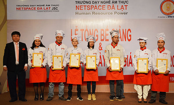 120 học viên các ngành ẩm thực được trao bằng tốt nghiệp