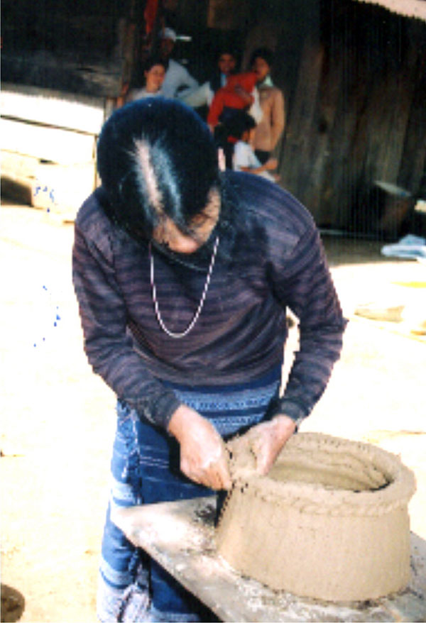 Kỹ thuật làm gốm thủ công độc đáo của người Churu ở K-răng-gọ