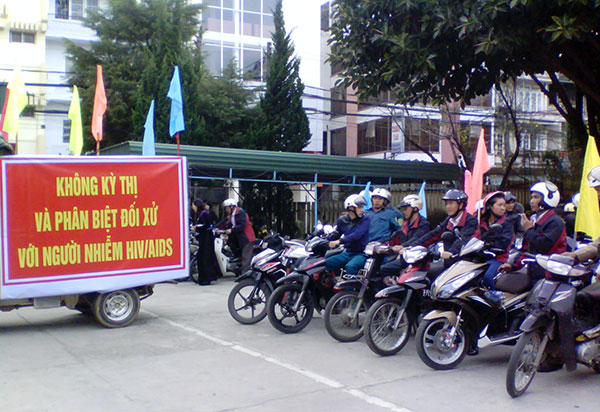 Diễu hành kêu gọi toàn dân tham gia phòng chống HIV/AIDS