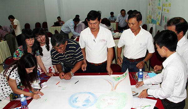 Tuyên truyền viên REDD+ cấp tỉnh của Lâm Đồng sôi nổi thảo luận nhóm do UN-REDD Việt Nam tổ chức