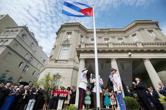 Lễ thượng cờ Cuba tại Đại sứ quán Cuba ở thủ đô Washington (Mỹ) ngày 20/7/2015. (Nguồn: AFP/TTXVN)