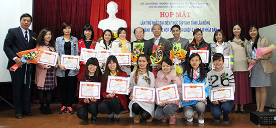 Đại diện những thực tập sinh xuất sắc trong ngày hội ngộ trên quê hương Lâm Đồng