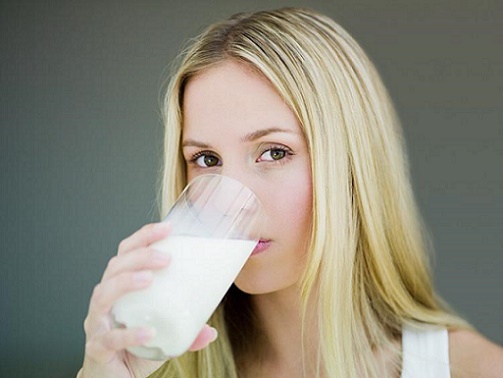 Sữa là thức uống cần thiết cho cuộc sống hàng ngày vì nó chứa nhiều chất dinh dưỡng.