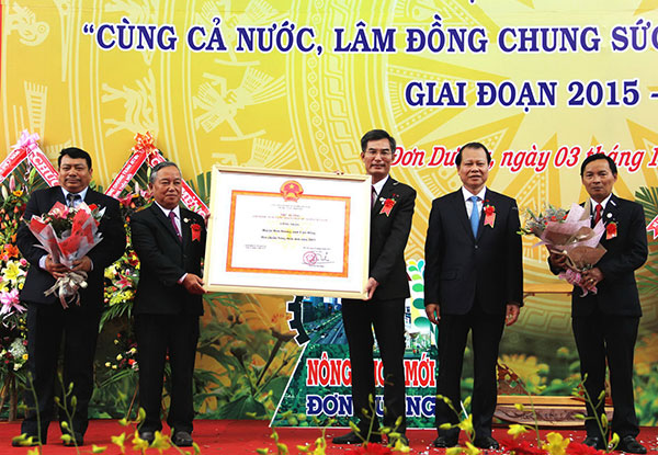 Đơn Dương đón nhận danh hiệu huyện nông thôn mới