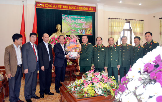 Bí thư Tỉnh ủy Nguyễn Xuân Tiến chúc mừng Học viện Lục Quân nhân dịp Tết Bính thân 2016