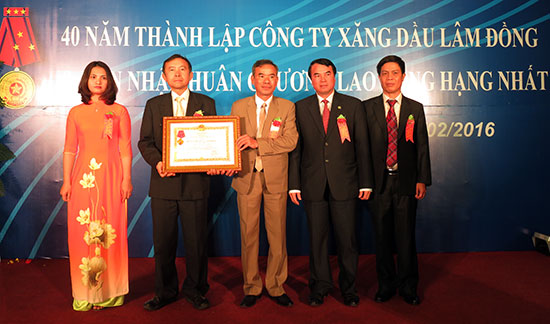 Công ty Xăng dầu Lâm Đồng đón nhận Huân chương Lao động hạng Nhất của Chủ tịch nước