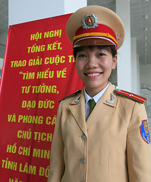 Thiếu úy Bùi Thị Khánh Linh
