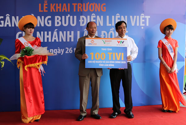 Trao tặng 100 Tivi trong chương trình “về quê” tại tỉnh Lâm Đồng