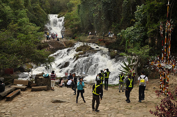 Thác Datanla hấp dẫn cho hoạt động du lịch mạo hiểm bởi độ dốc cao và nhiều xoáy​ nước. Ảnh: Thụy Trang