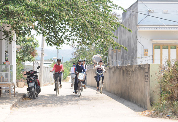 Một con đường nông thôn mới tại xã Đạ Đờn