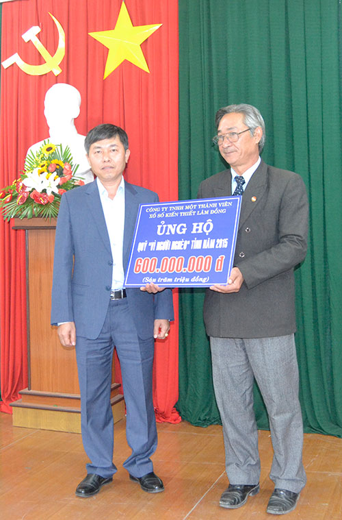 Công ty TNHH Một thành viên Xổ số kiến thiết Lâm Đồng ủng hộ 600 triệu đồng vào Quỹ “Vì người nghèo” tỉnh