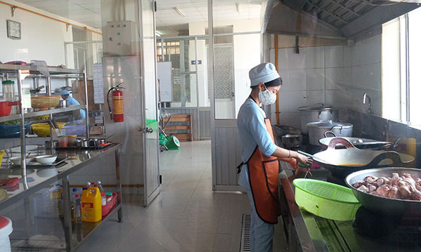 Bếp ăn tình thương của BV Đa khoa Lâm Đồng đã đảm bảo các quy định về an toàn vệ sinh