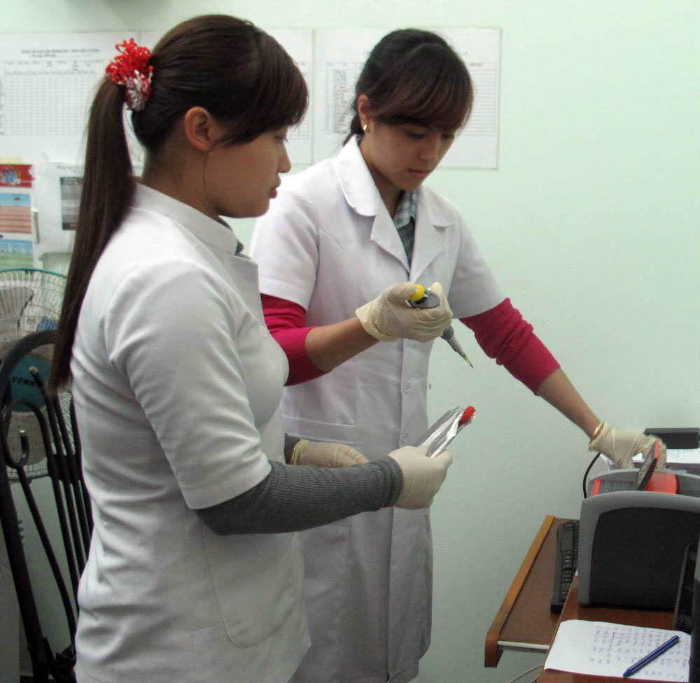 Thực hiện xét nghiệm CD4 để phục vụ điều trị ARV tại Lâm Đồng