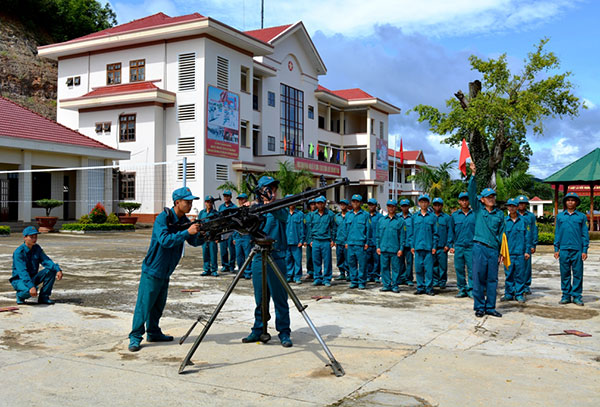 Huấn luyện sử dụng súng máy phòng không 12,7mm của lực lượng dân quân huyện Đam Rông