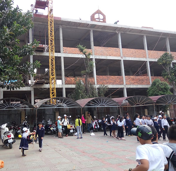 Nguy cơ mất an toàn cho học sinh Trường Tiểu học Mê Linh Đà Lạt