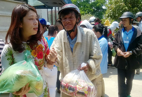100 phần quà cho người khuyết tật huyện Đơn Dương