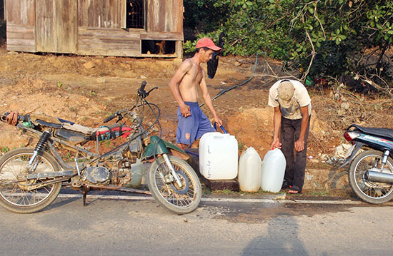 Nỗi lo "khát" nước sinh hoạt ở Đạ Huoai