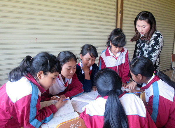 Cô giáo Trần Thúy Hằng thường xuyên tạo không khí bàn luận sôi nổi cho học sinh trong mỗi giờ học