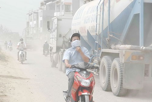 Không khí ô nhiễm không chỉ ảnh hưởng đến giao thông đi lại mà còn ảnh hưởng sức khỏe của người dân