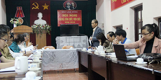 Đồng chí Nguyễn Văn Hương - Tổng Biên tập Báo Lâm Đồng phát biểu tại buổi làm việc